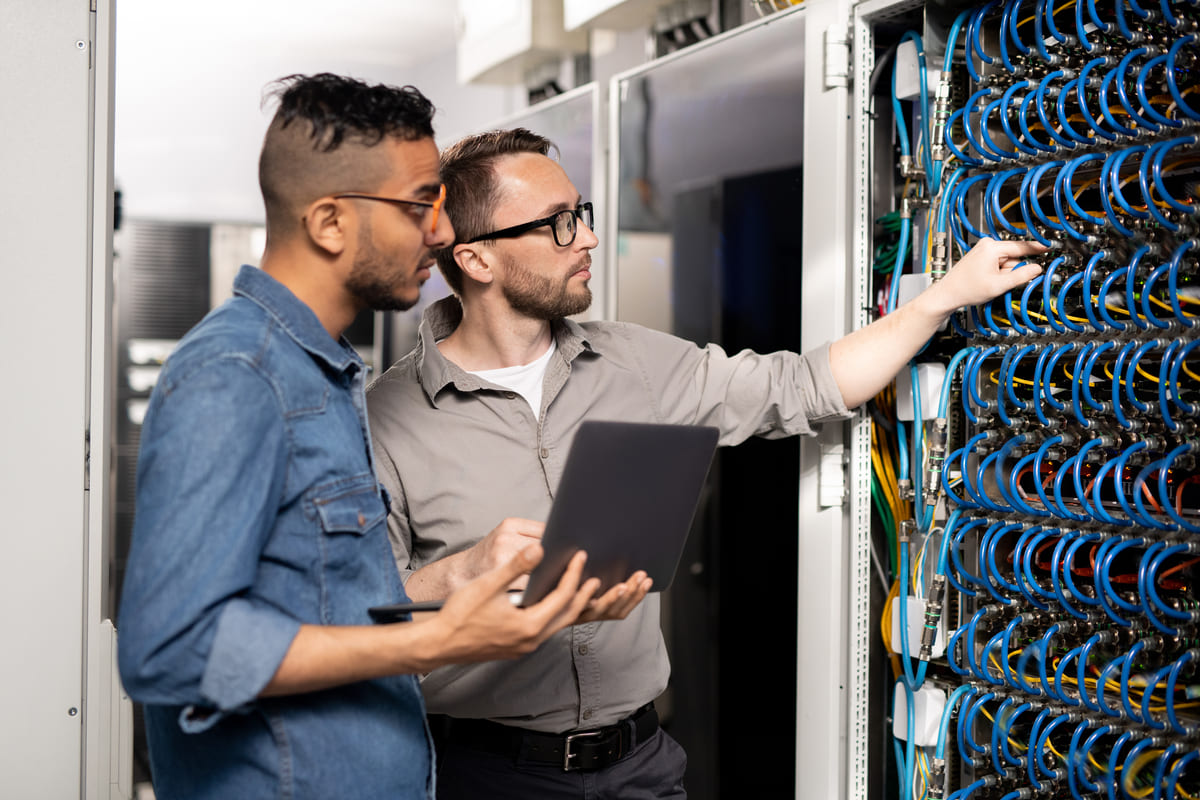guys looking at server wires